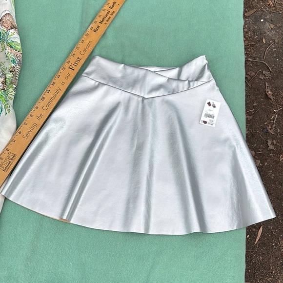 NWT Charlotte by Cato Elegant Metallic Polyester Silver A-Line Skirt Girls 14 - Picture 8 of 16